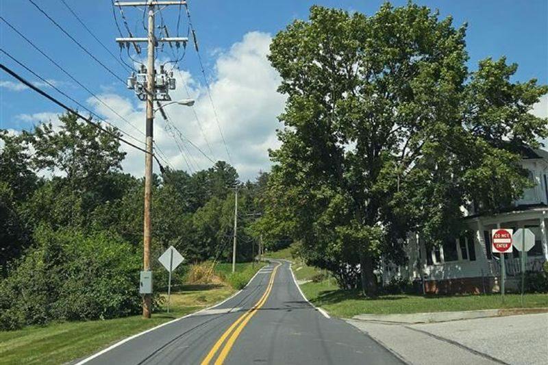 Sinking Springs Ln, Emigsville, PA 17318
