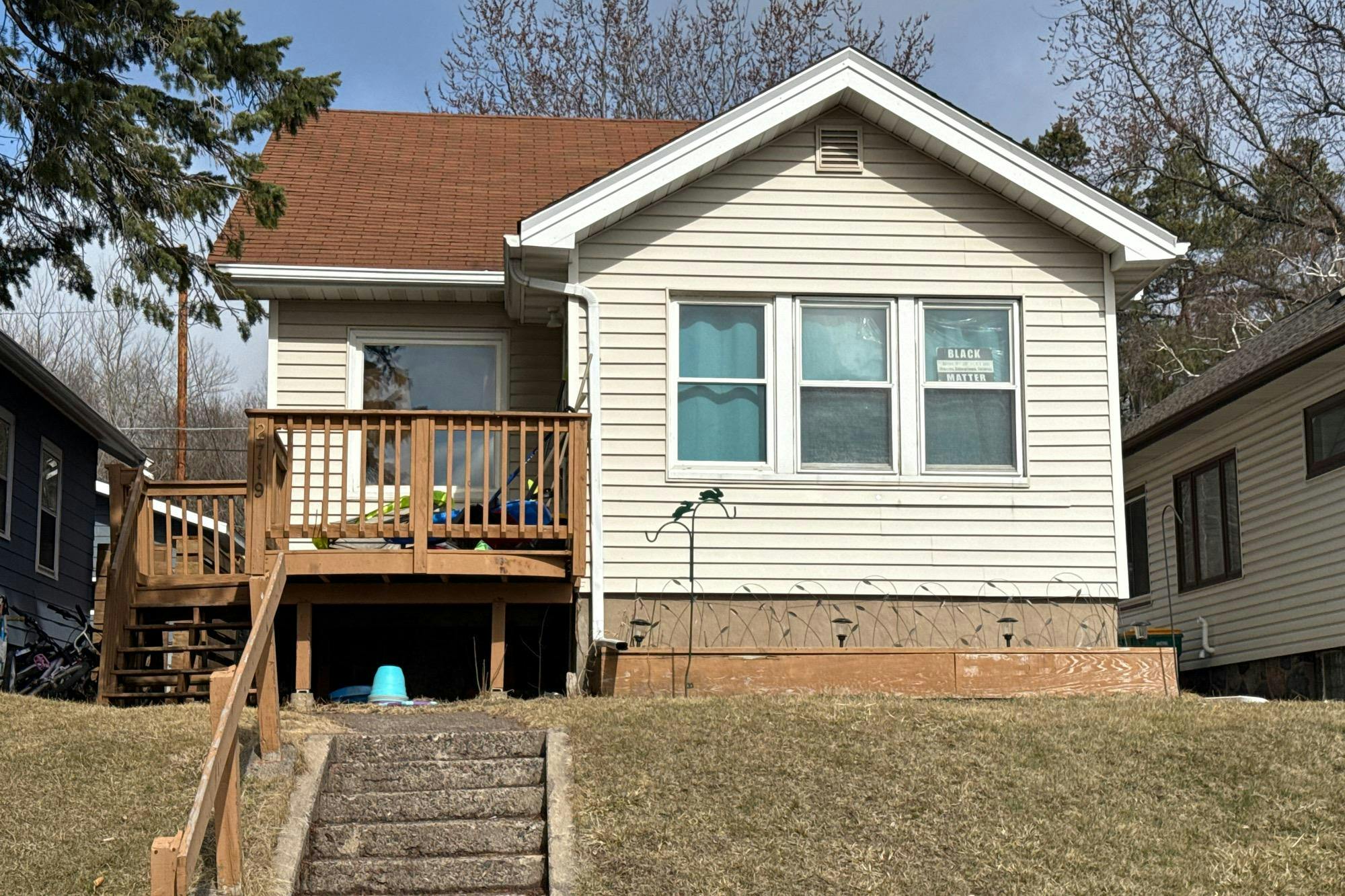9th St, Duluth, MN 55806