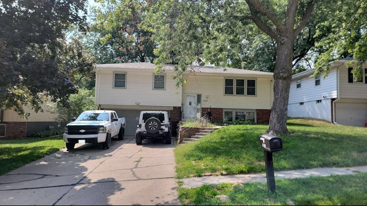 3824 N. 101st Street Omaha, NE 68134, Douglas County