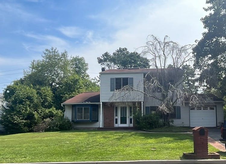 21 Victoria Cir East Patchogue, NY 11772, Suffolk County