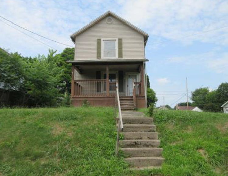 524 E Clark St East Palestine, OH 44413, Columbiana County