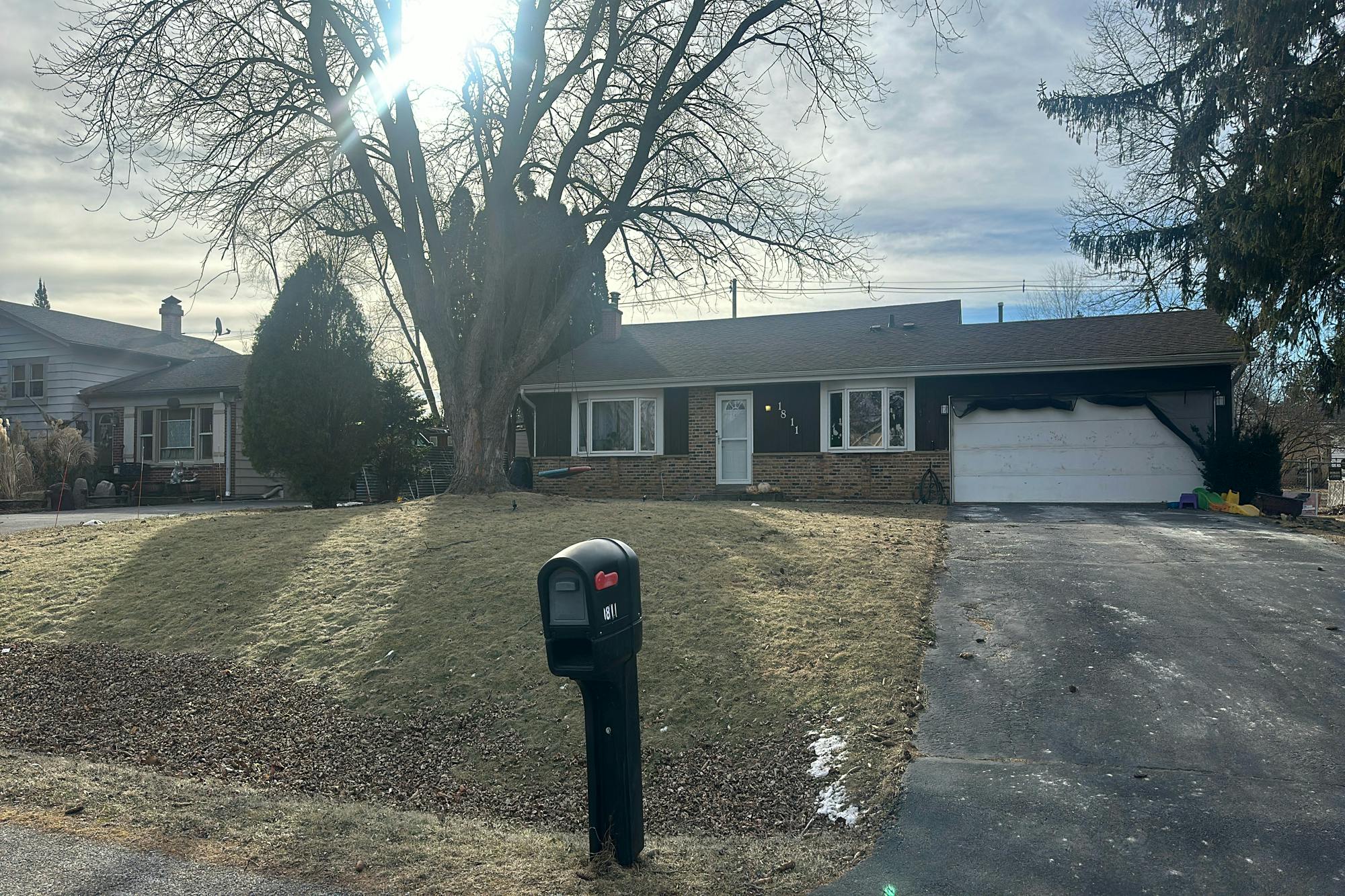 Elmwood Dr, Lindenhurst, IL 60046