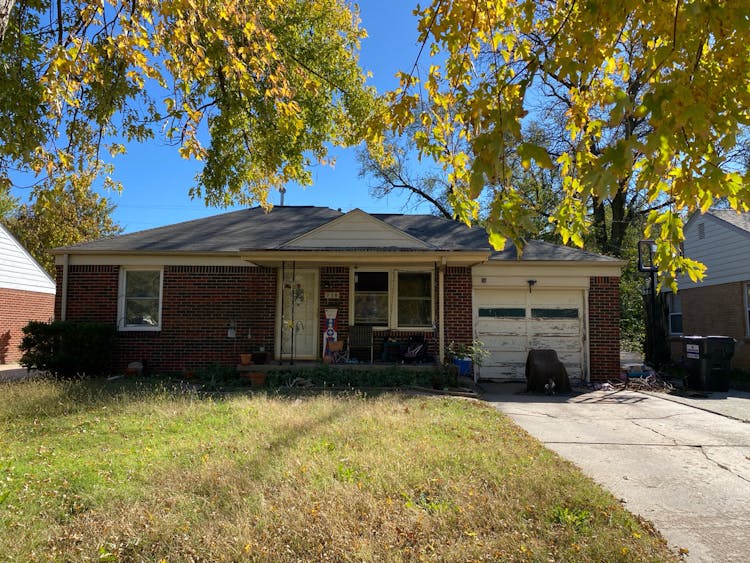 718 S Eastridge Wichita, KS 67207, Sedgwick County