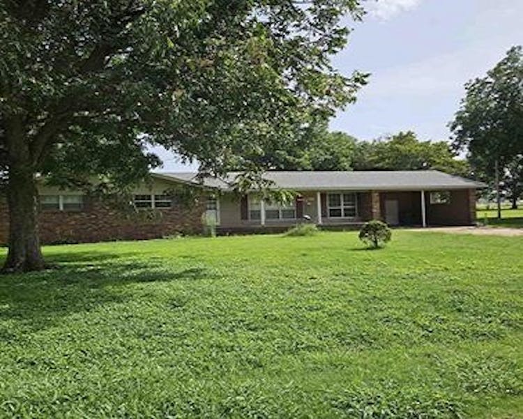 105 California Dr Tuscumbia, AL 35674, Colbert County