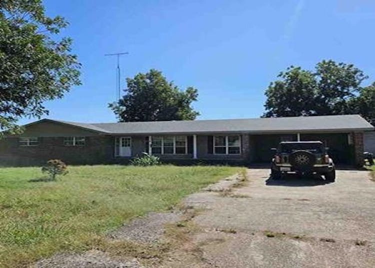 105 California Dr Tuscumbia, AL 35674, Colbert County