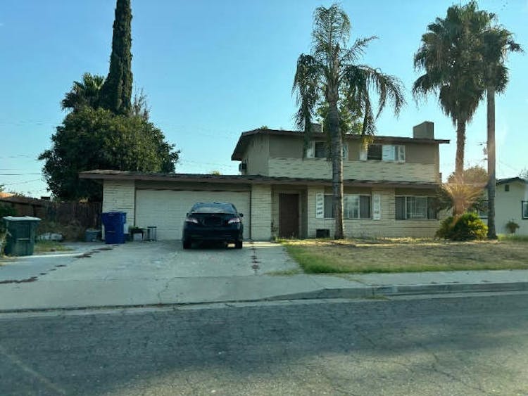 2114 Oakwood Drive Bakersfield, CA 93304, Kern County