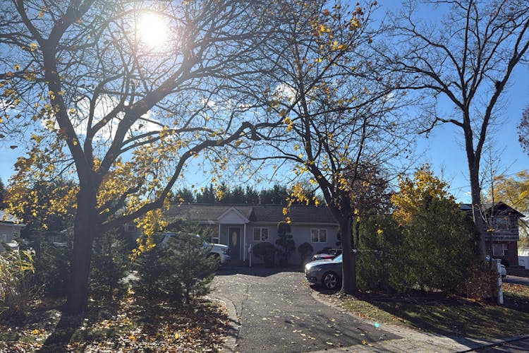 466 W 4th St West Islip, NY 11795, Suffolk County