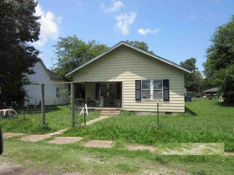 409 W 5th St Corning, AR 72422, Clay County