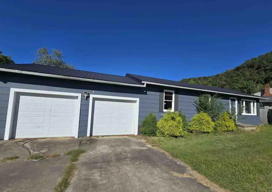 107 Castle Dr Thelma, KY 41260, Johnson County
