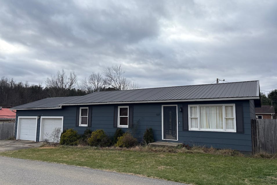 107 Castle Dr Thelma, KY 41260, Johnson County