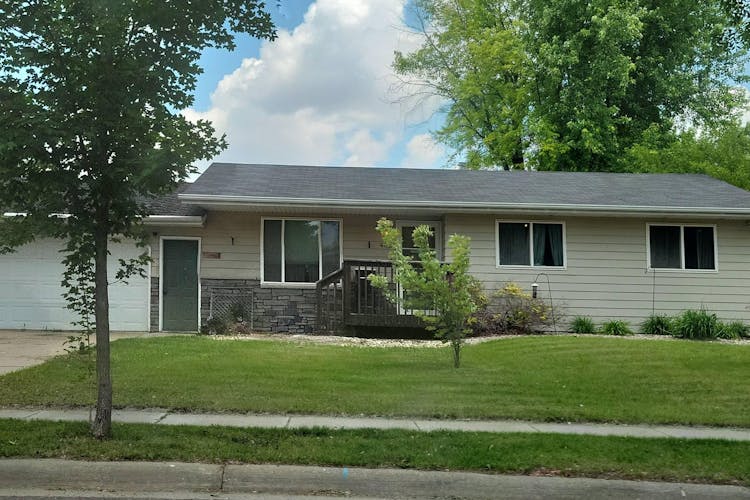 402 Mary Ln Hartford, SD 57033, Minnehaha County