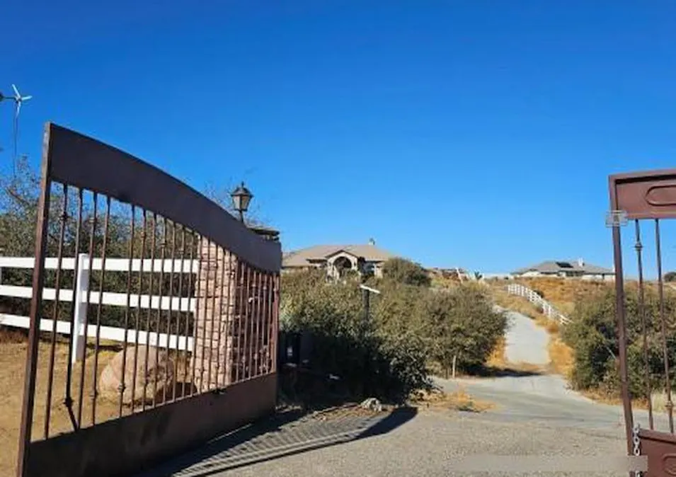 10282 Farmington St Oak Hills, CA 92344, San Bernardino County
