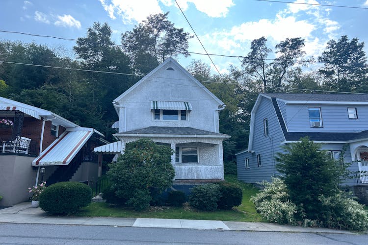 140 Sand St Dunmore, PA 18510, Lackawanna County