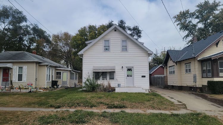 1907 W 6th St Sioux City, IA 51103, Woodbury County