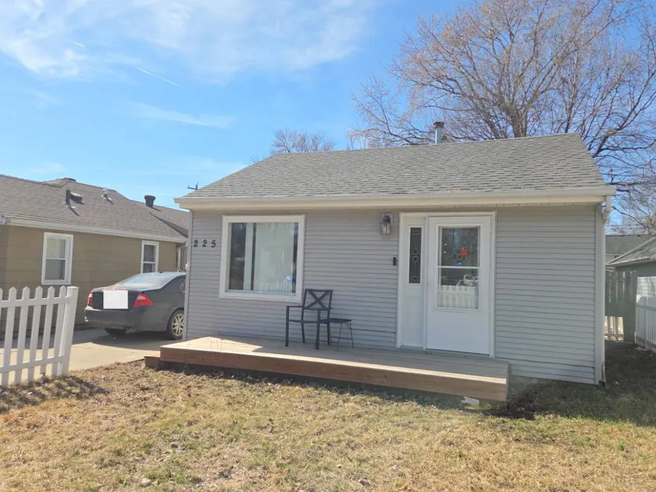 225 S Holly Avenue Sioux Falls, SD 57104, Minnehaha County