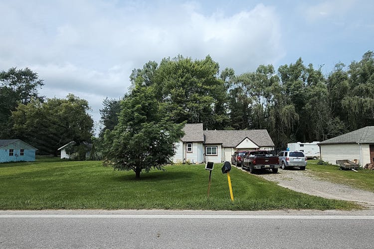 15564 Almont Rd Berlin, MI 48002-2900, Saint Clair County