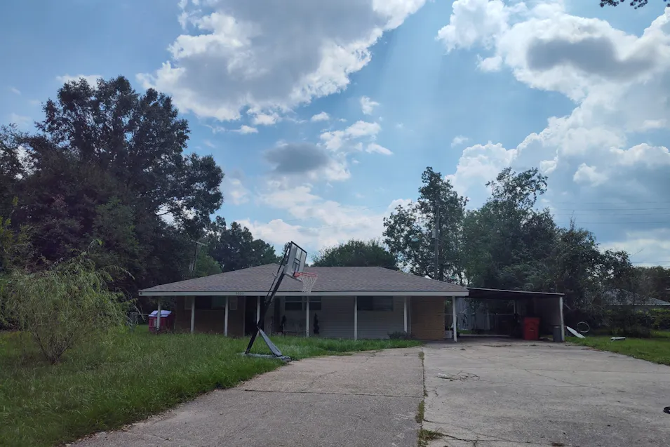 9500 Dabney Dr Denham Springs, LA 70726, Livingston County