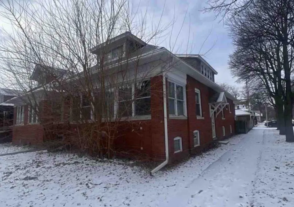 7700 S Yates Blvd Chicago, IL 60649, Cook County