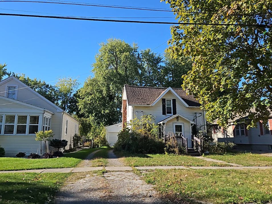 1138 E Hunt St Adrian, MI 49221, Lenawee County