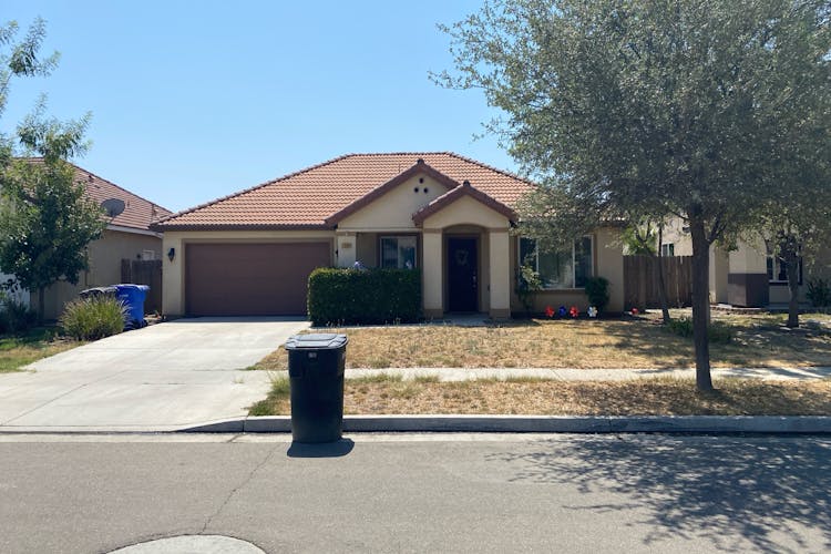 1369 West Burgundy Court Hanford, CA 93230, Kings County