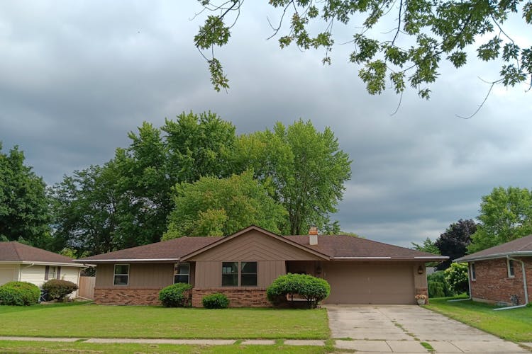 1630 River Bluff Boulevard Rockford, IL 61103, Winnebago County