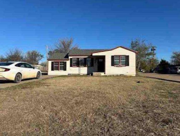 2507 SW E Ave Lawton, OK 73505, Comanche County