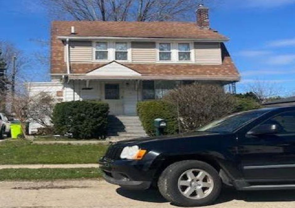 22045 Elmwood Ave Eastpointe, MI 48021, Macomb County