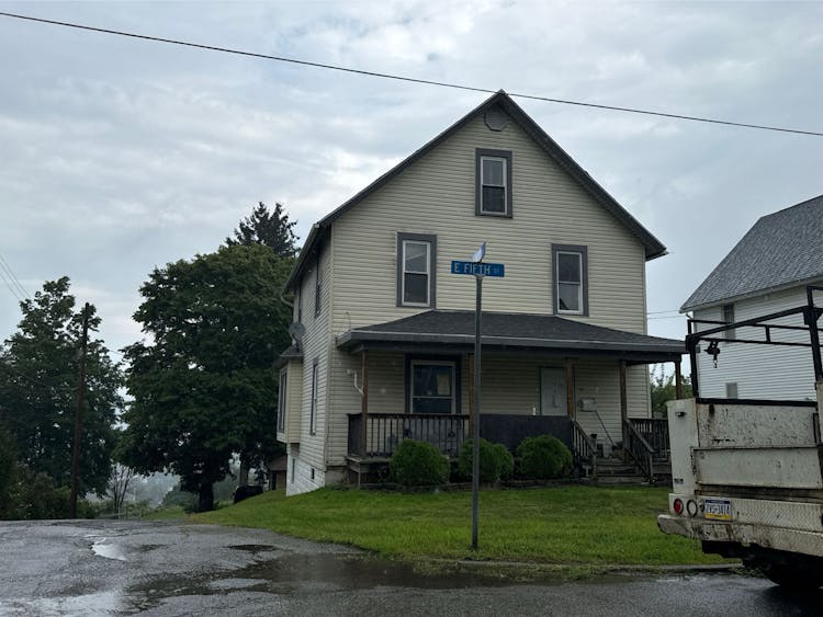 10 E 5th St Oil City, PA 16301, Venango County