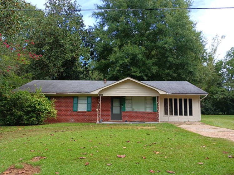 1009 Montgomery Circle Hattiesburg, MS 39401, Forrest County