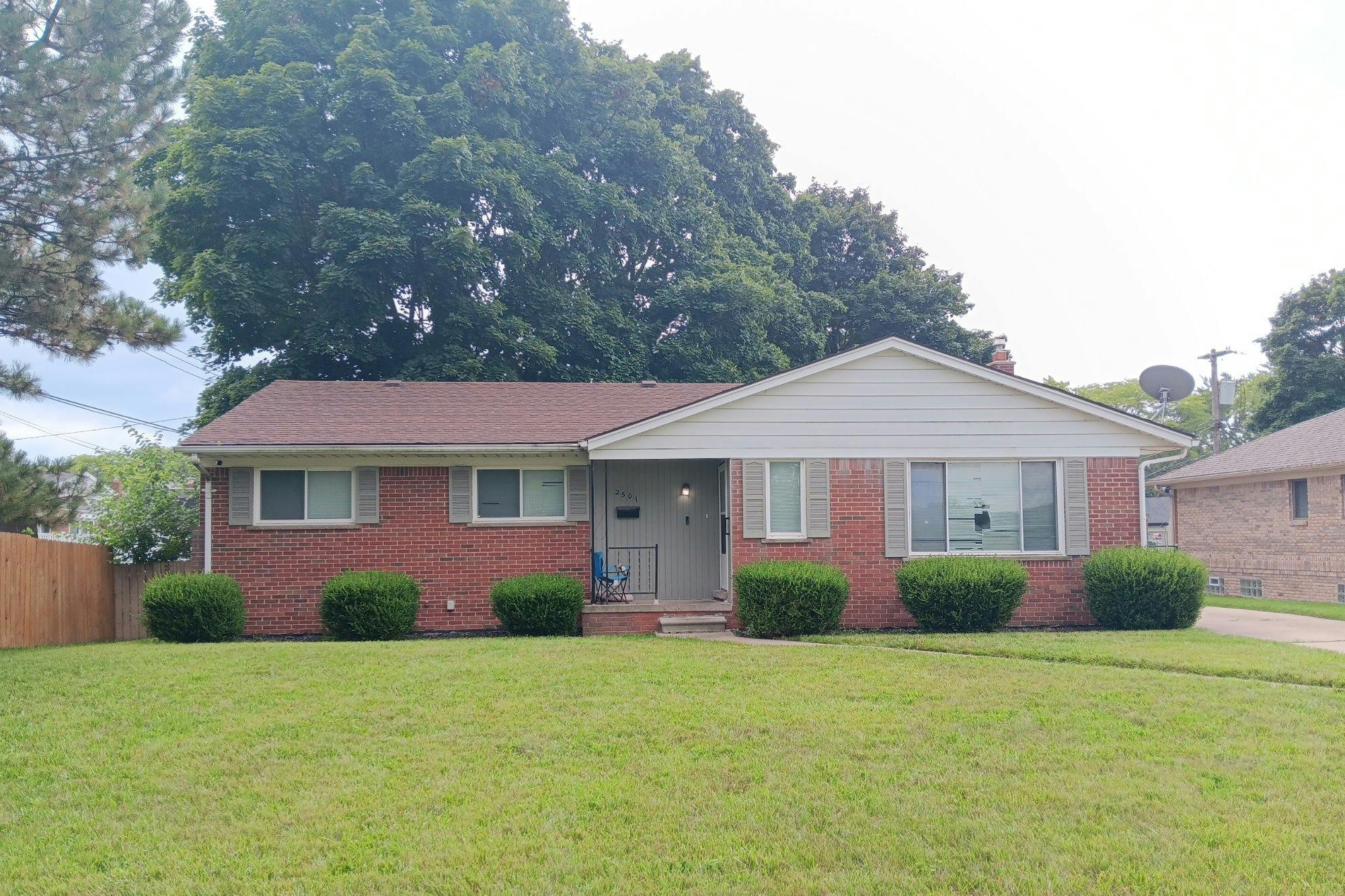 King Rd, Trenton, MI 48183