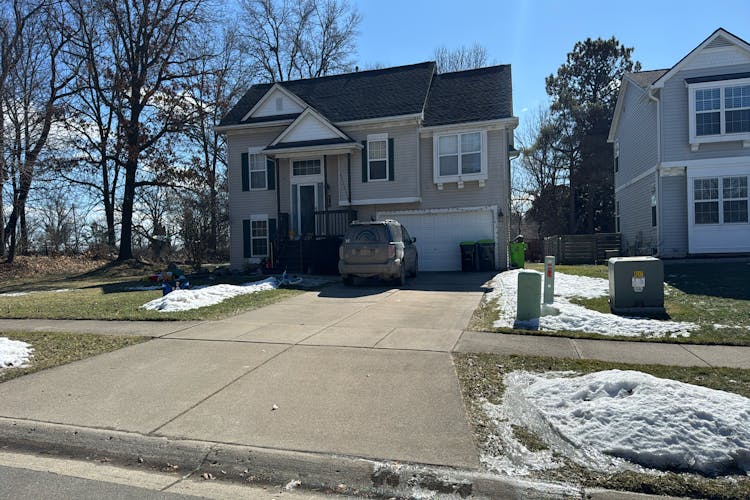 920 1st St Fenton, MI 48430, Genesee County