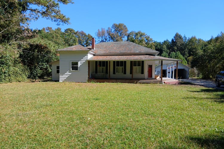 401 Pecan Lane Lake Waccamaw, NC 28450, Columbus County