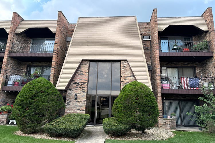 7318 Blackstone Avenue, Unit 17 Justice, IL 60458, Cook County