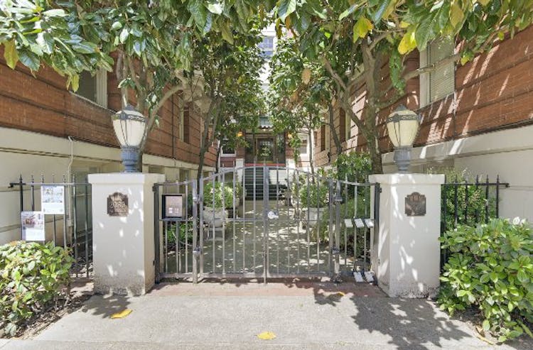 2083 NW Johnson Street 5 Portland, OR 97209, Multnomah County