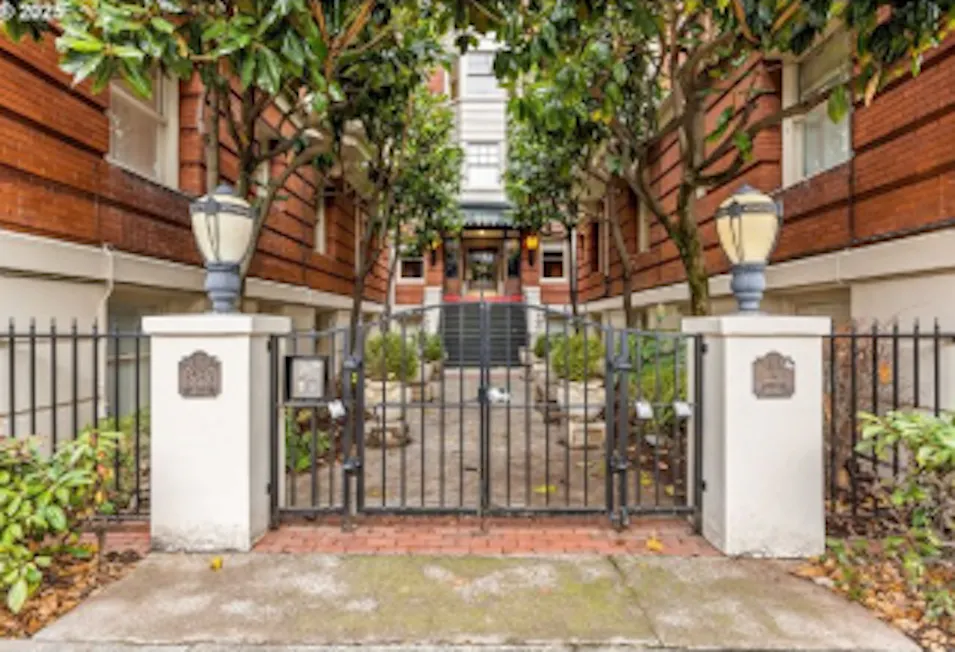 2083 NW Johnson Street 5 Portland, OR 97209, Multnomah County