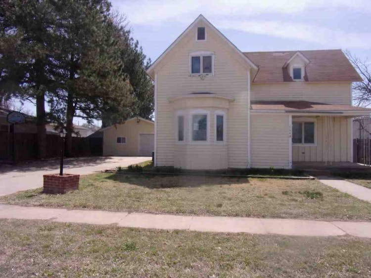 304 11th St Ellis, KS 67637, Ellis County