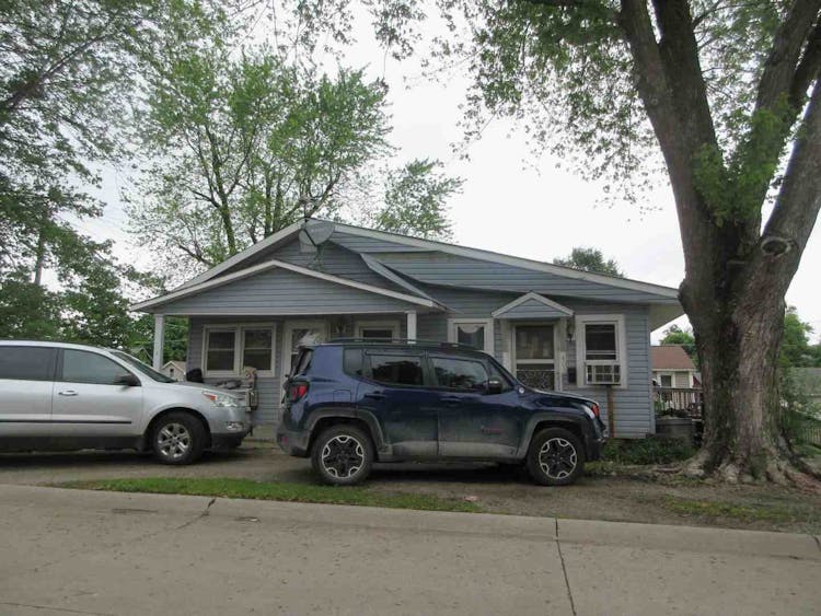 403 9th St Vinton, IA 52349, Benton County