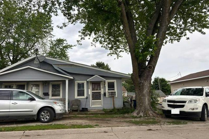 9th St, Vinton, IA 52349