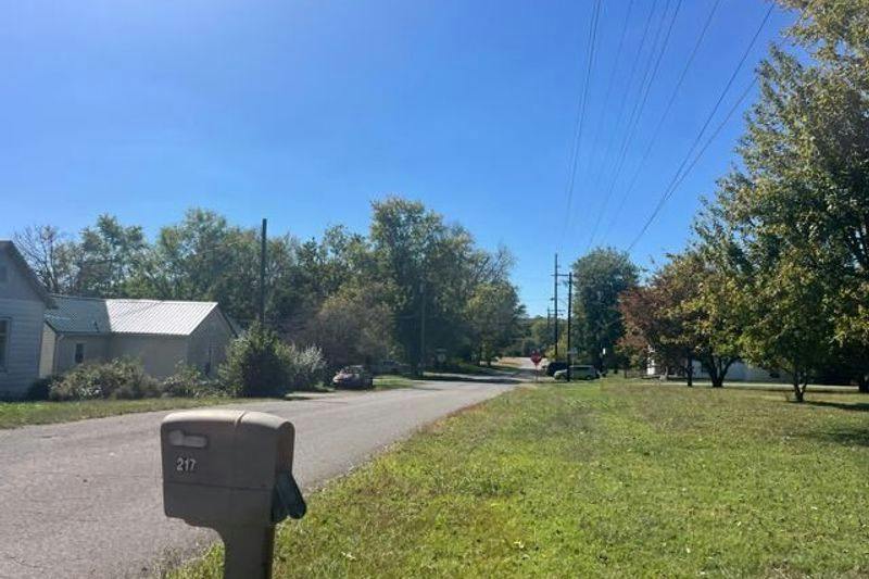 Broad St, Drakesboro, KY 42337