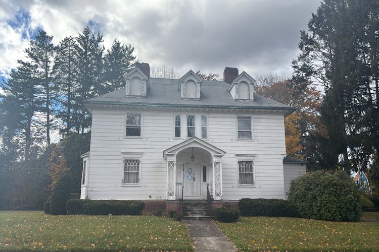 123 Forest St New Britain, CT 06052, Hartford County