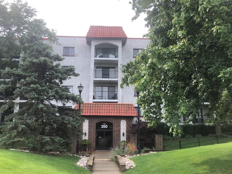 350 Plum Creek Drive #111 Wheeling, IL 60090, Cook County