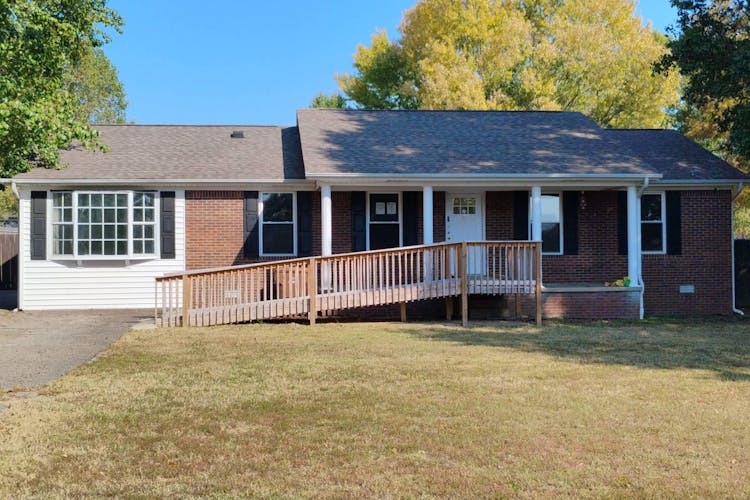 63 Greenbriar Avenue Lexington, TN 38351, Henderson County