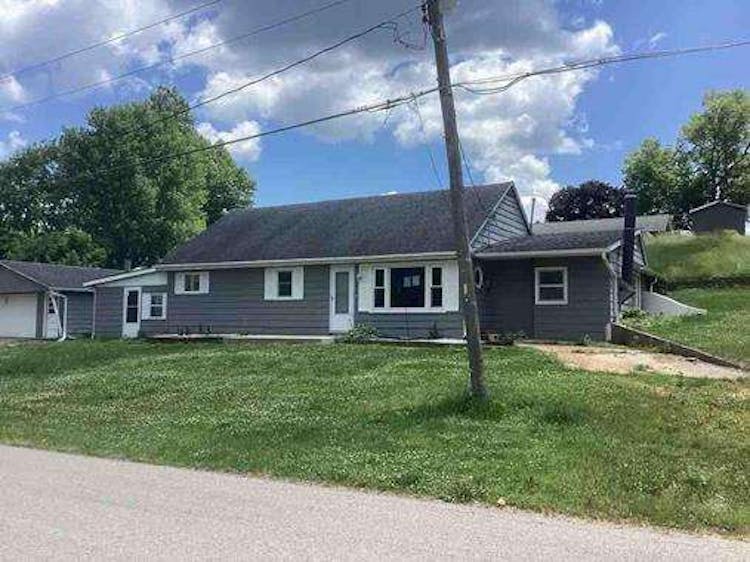 301 N Bluff St Albany, IL 61230, Whiteside County