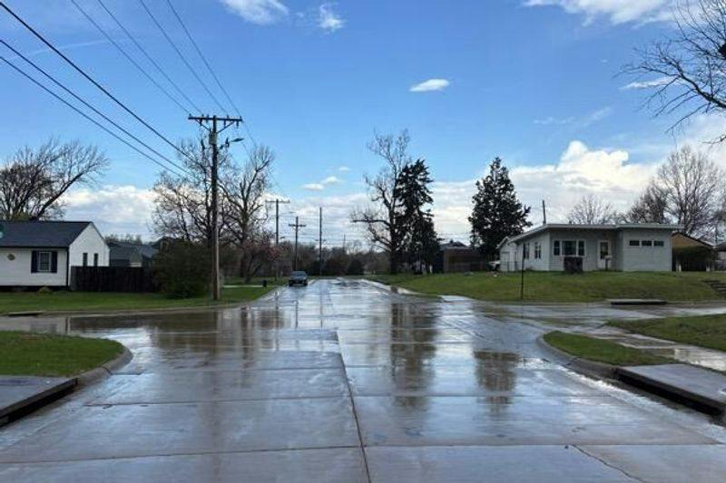 Willman St, Hiawatha, IA 52233