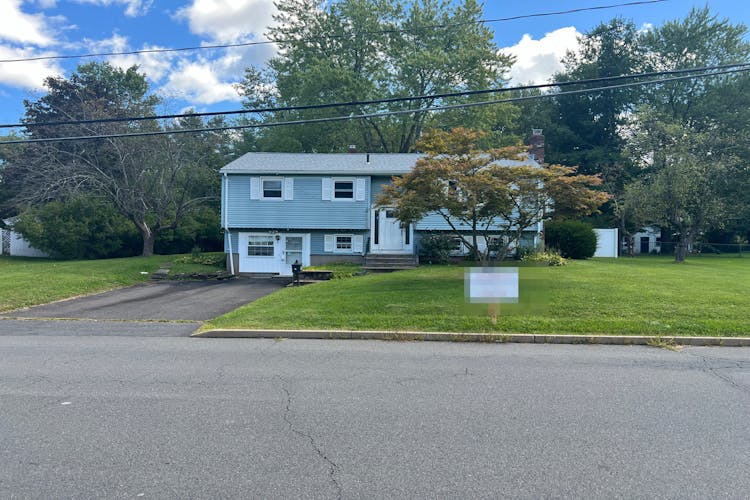 26 Nejako Dr Middletown, CT 06457, Middlesex County