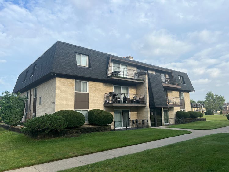 11133 South 84th Avenue Unit 3a Palos Hills, IL 60465, Cook County