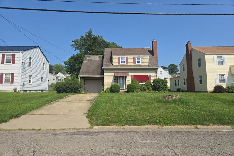 749 Pershing St Ellwood City, PA 16117, Lawrence County