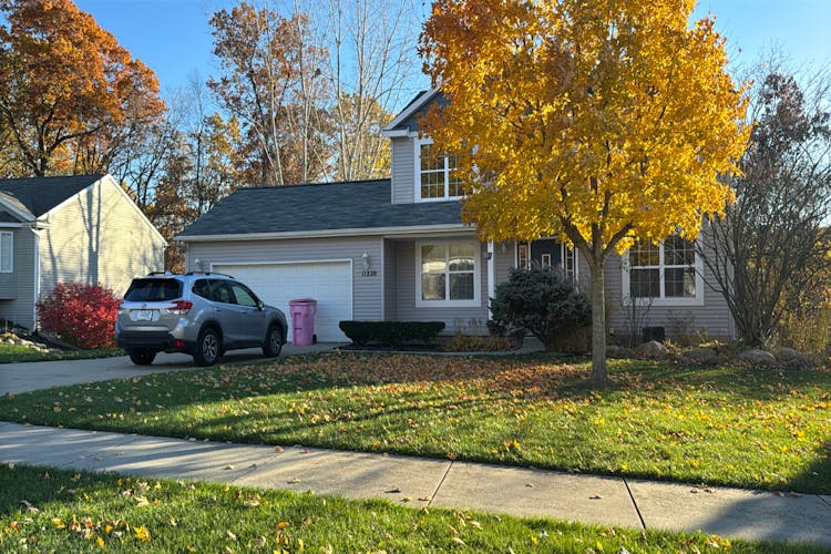 11220 Barnsley Lowell, MI 49331, Kent County
