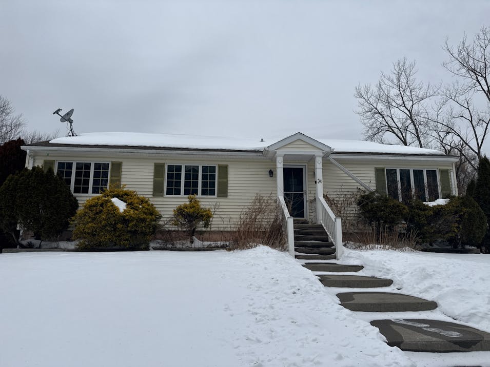 21 Krakow Street Derby, CT 06418, New Haven County