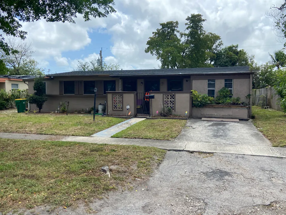 4910 NW 12th St Lauderhill, FL 33313, Broward County